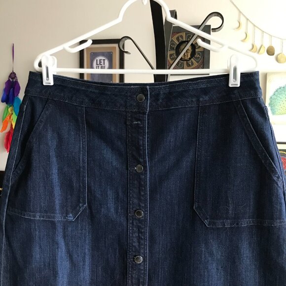 LIZ CLAIBORNE size 10 Dark Wash Blue Stretch Denim Button Front Modest Skirt - Picture 2 of 4